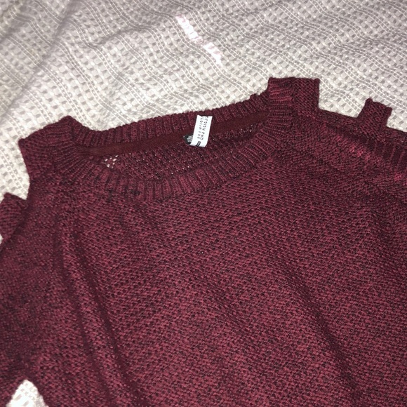 Design Lab sweater with cold shoulders - Picture 1 of 3